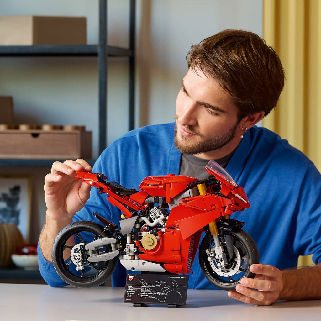 LEGO 42202 Ducati Panigale V4 S Motorcycle