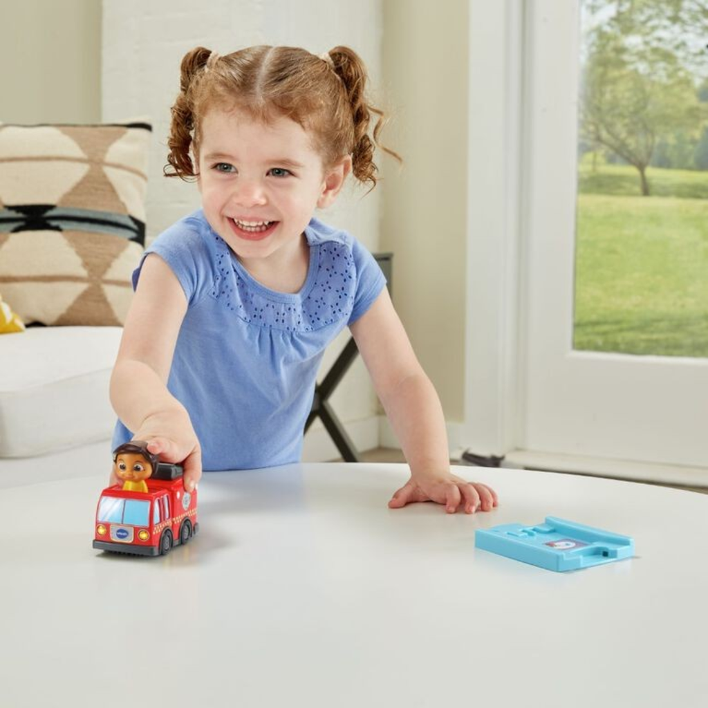 Vtech Cocmelon Nina's Fire Truck n Track